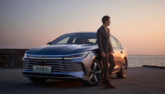 BYD Hybrid 120KM Mobil Keluarga Penghancur 05 Edisi Champions