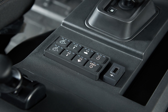Geely Remote M5 Truk Campuran Listrik Murni 8*4 versi pengisian 350 kWh